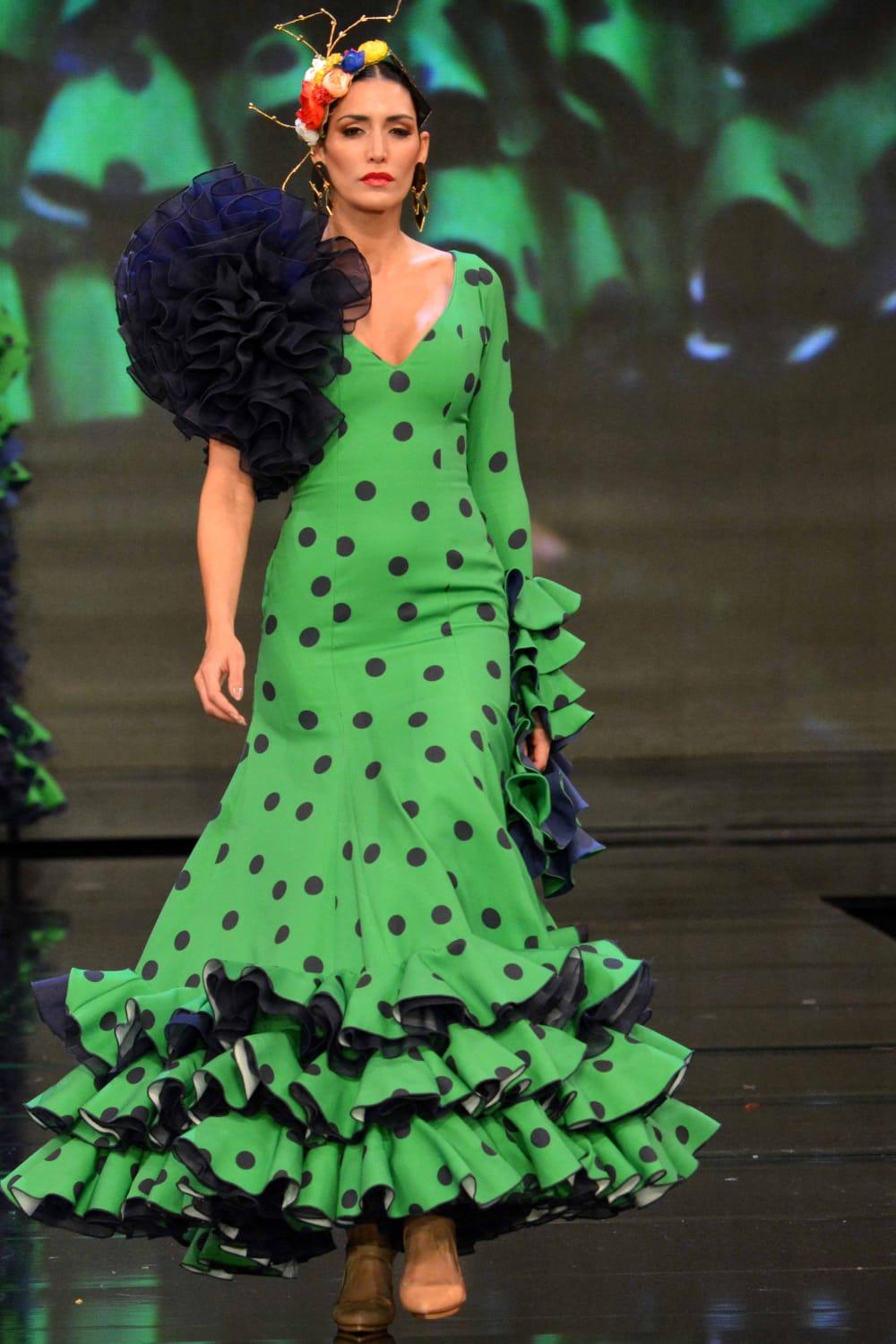 ? Traje de flamenca fucsia con flecos verdes - Sara de Benítez