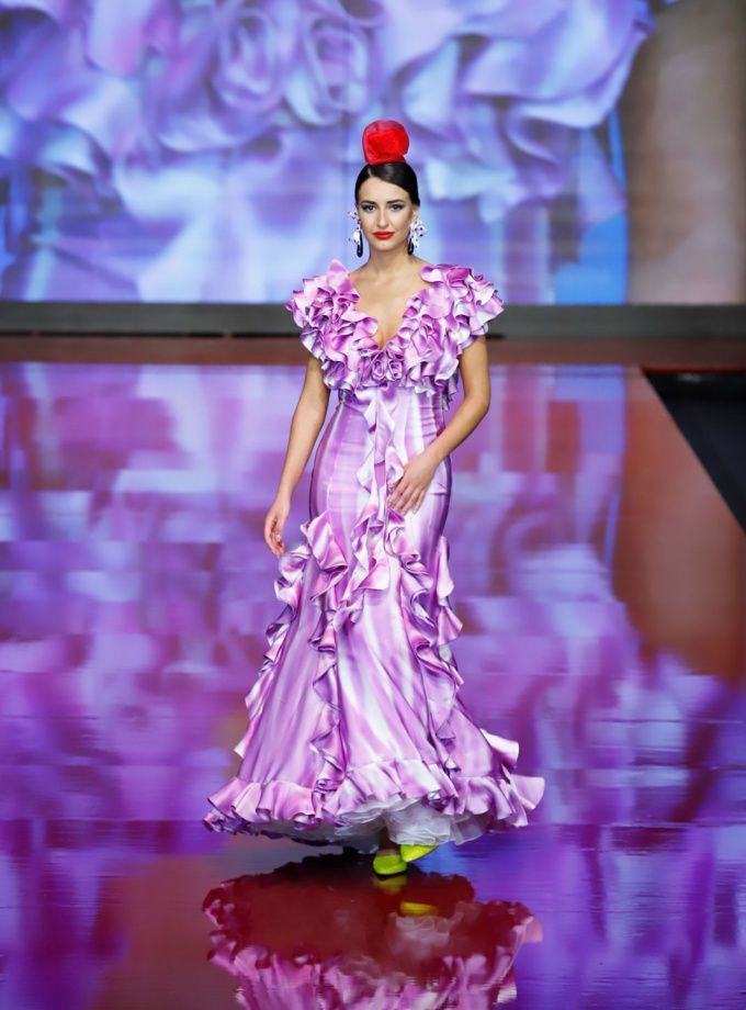Trajes de flamenca rocieros - Vestido morado de la colección Hilo Invisible