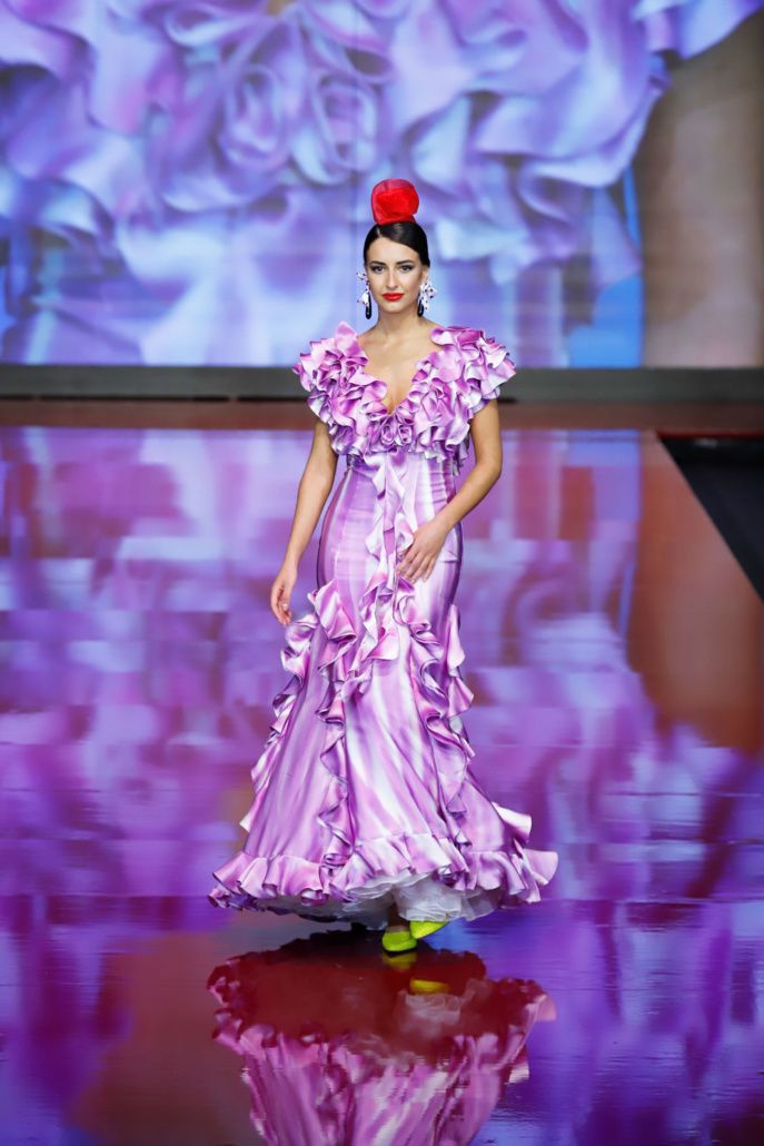 Trajes de flamenca rocieros - Vestido morado de la colección Hilo Invisible 