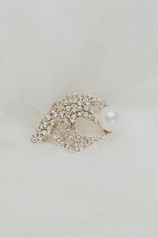 Broche mantilla perla