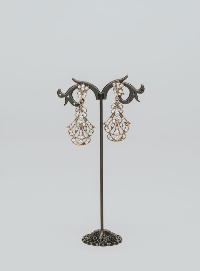 Pendientes dorados con diseños