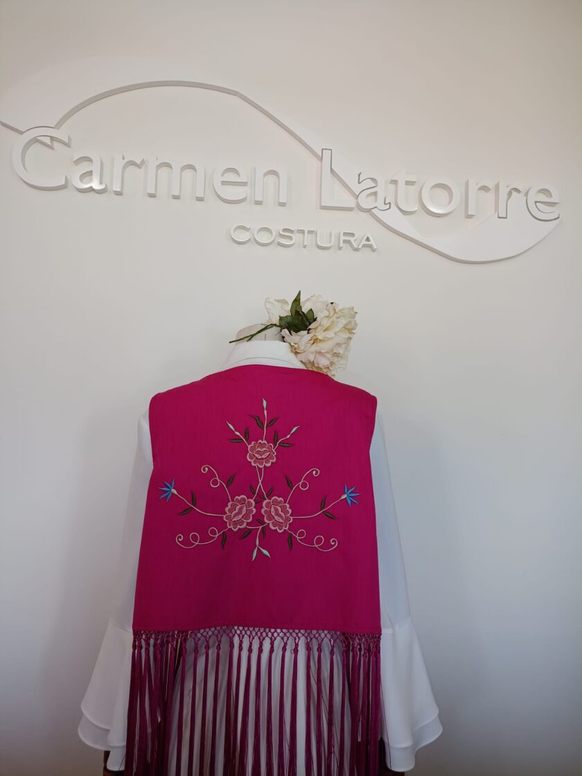Chaleco flecos fucsia - Imagen 2