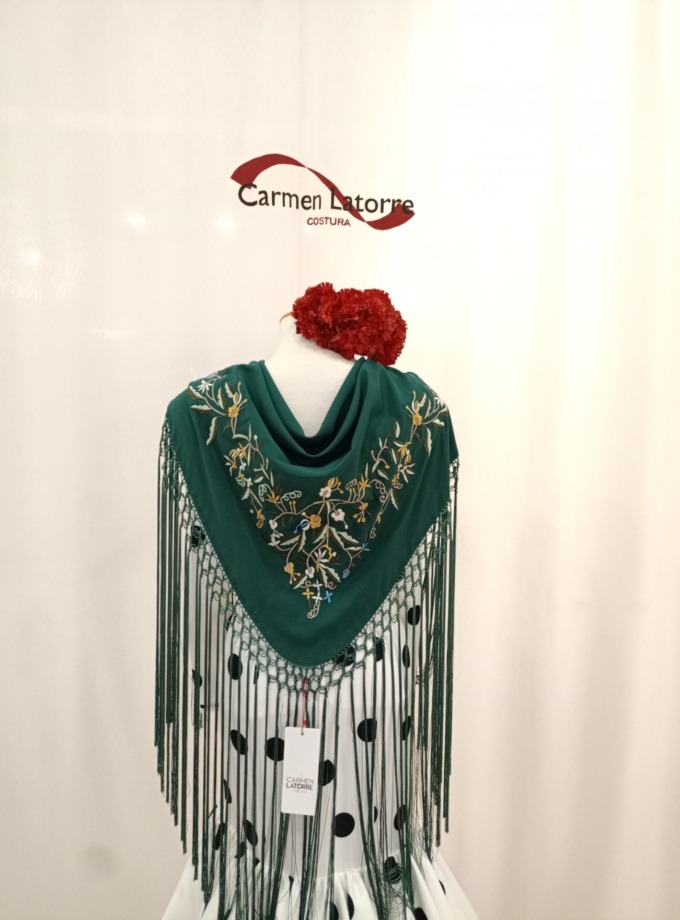 Mantoncillo de señora bordado verde botella