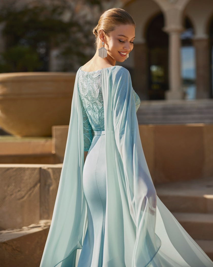 VESTIDO CON MANGAS DE CAPA - Imagen 2