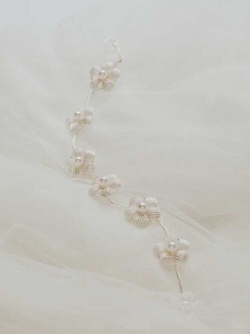 Tocado fino blanco