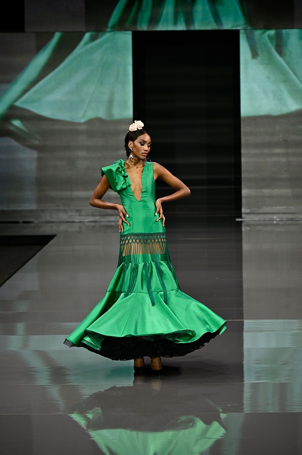 Vestido corte transparencia
