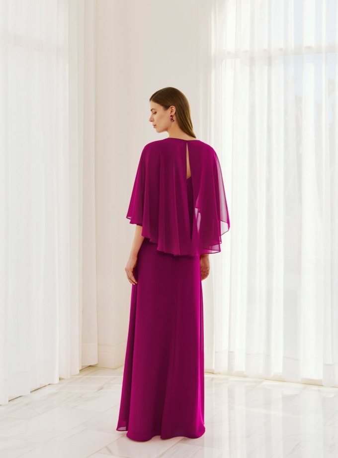 Vestido largo de raso con escote barco