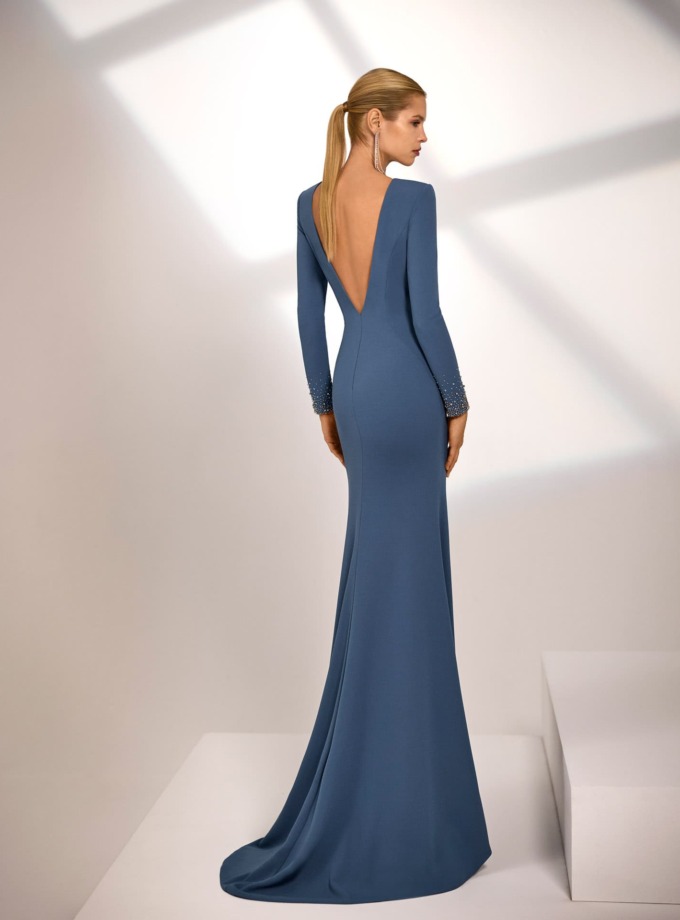 Vestido largo de crepé con escote ilusión