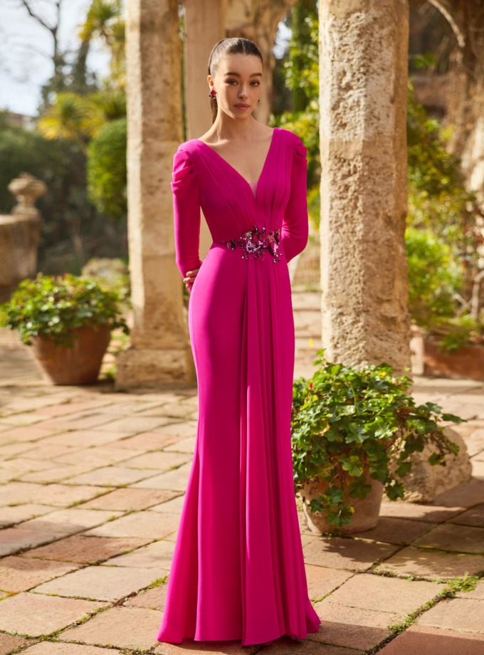 Vestido largo de gasa con pedrería