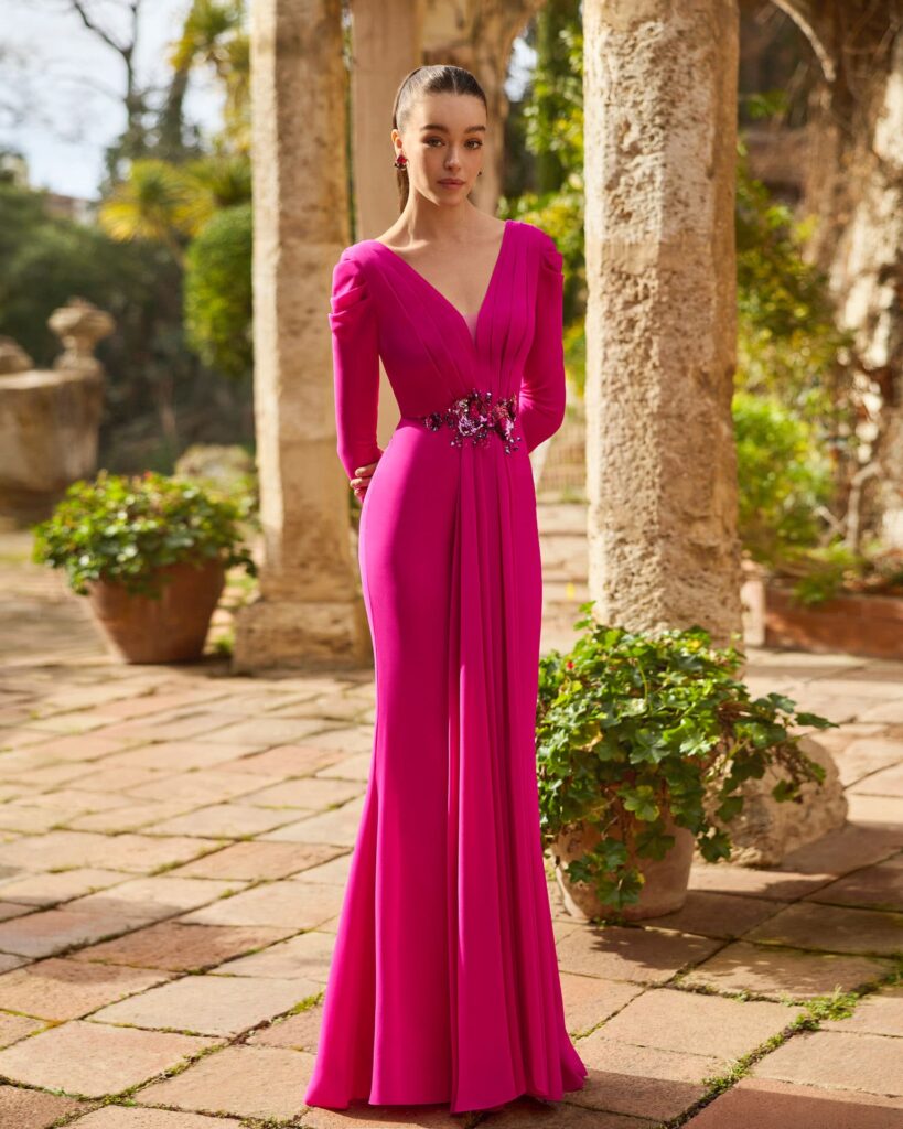 Vestido largo de gasa con pedrería