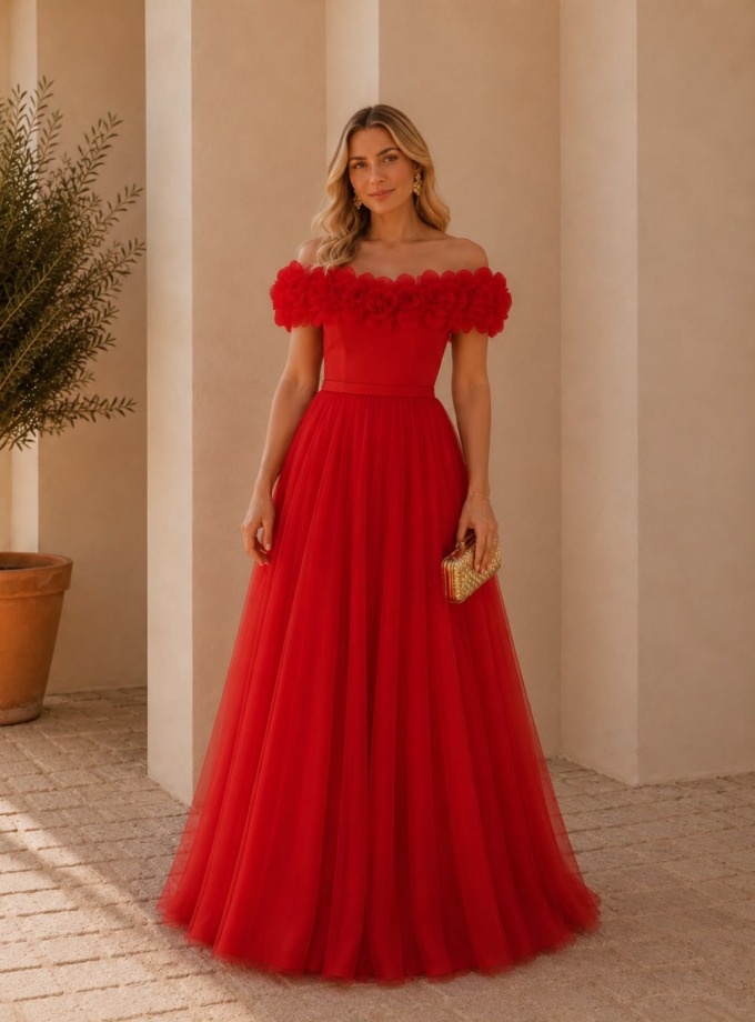 Vestido de invitada espectacular en plisado rojo con flores 3D