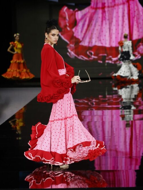 Traje de flamenca canastero con chaqueta roja