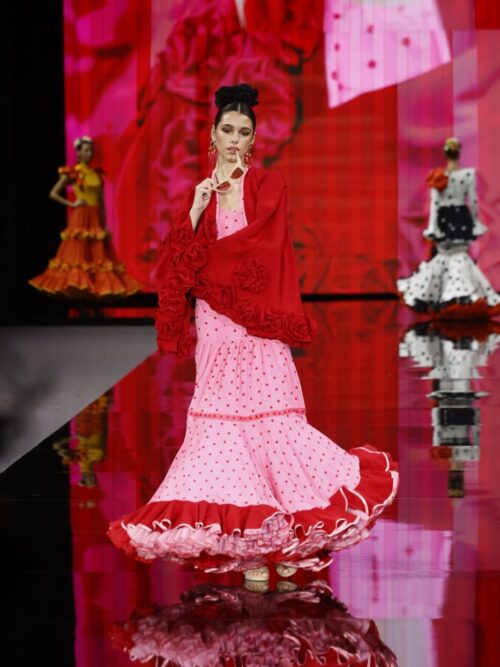Traje de flamenca canastero con chaqueta roja