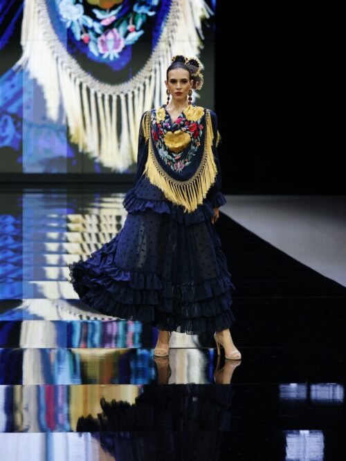 Traje de flamenca canastero azul marino de gasa flocada