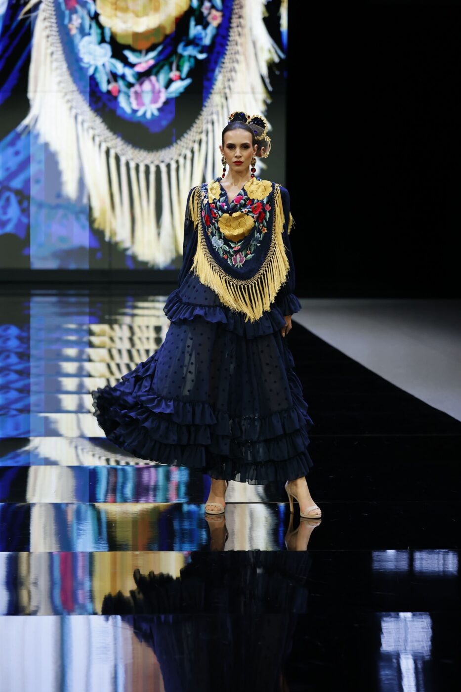 Traje de flamenca canastero azul marino de gasa flocada