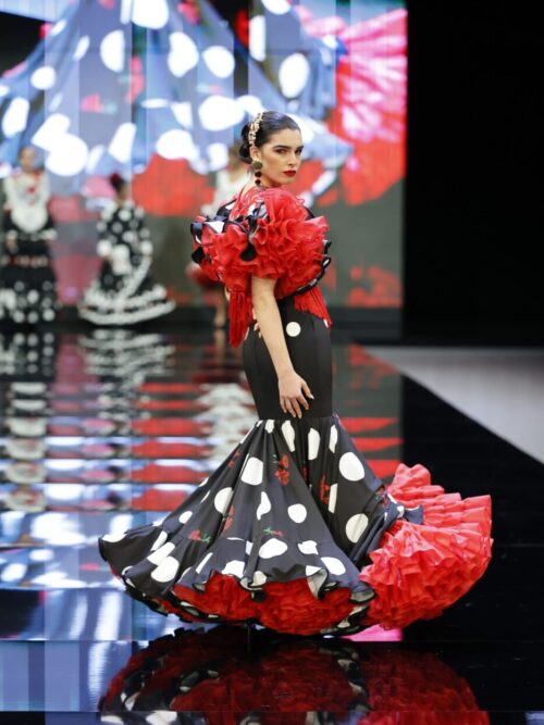 Traje de flamenca estampado de manga corta y enagua de clavel