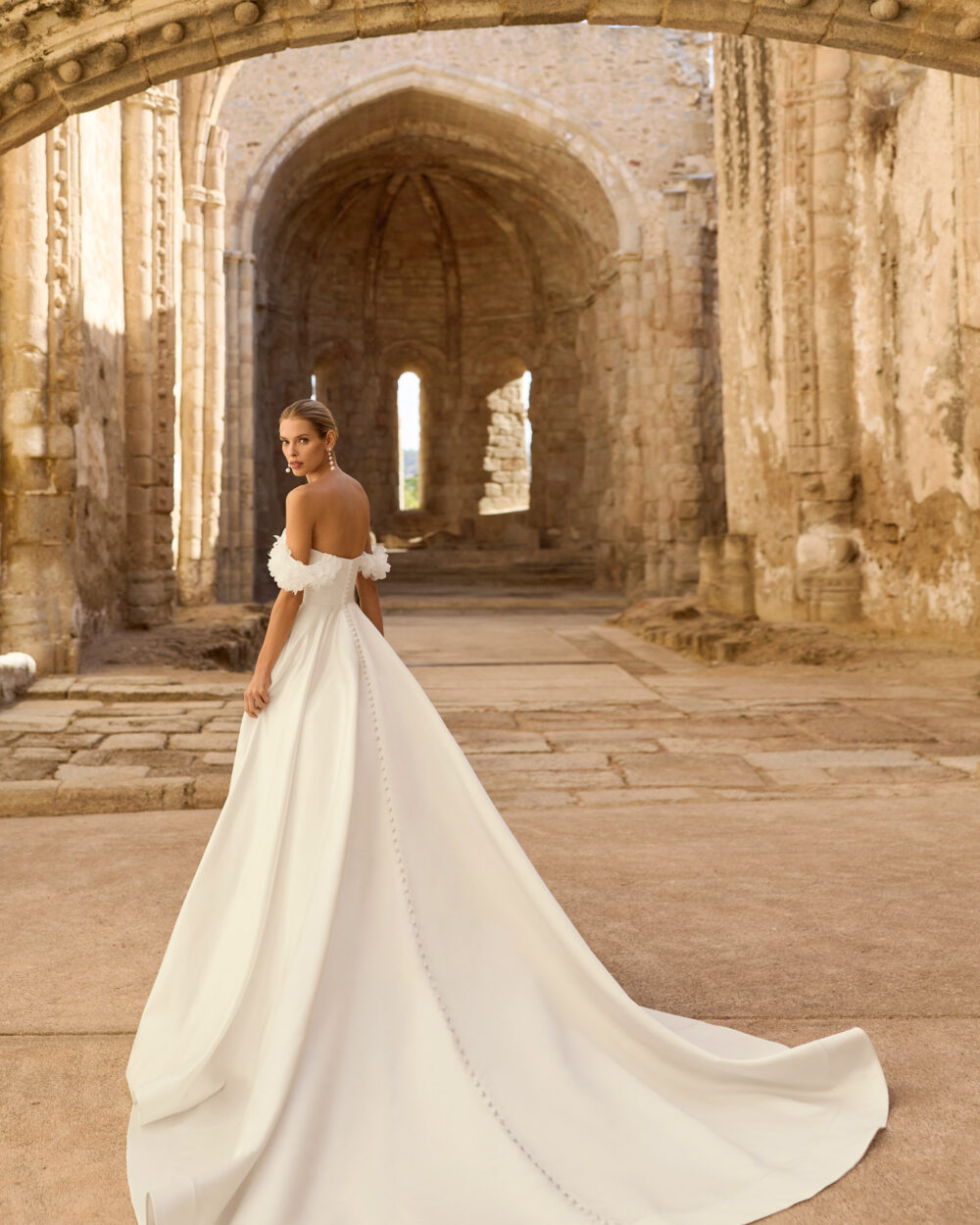 Vestido de novia Pluma Adriana Alier - Imagen 2