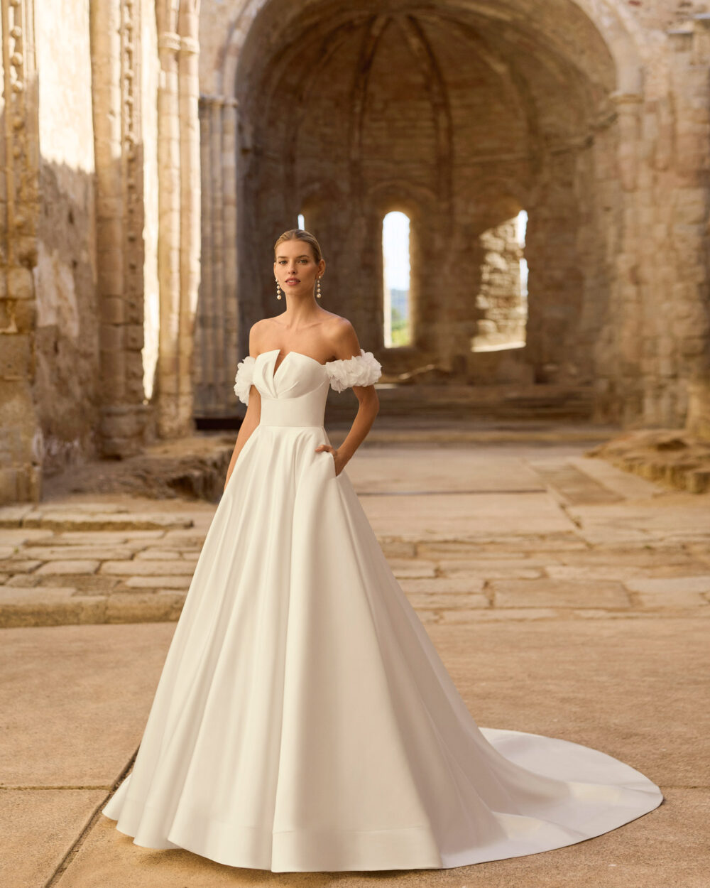 Vestido de novia Pluma Adriana Alier - Imagen 3